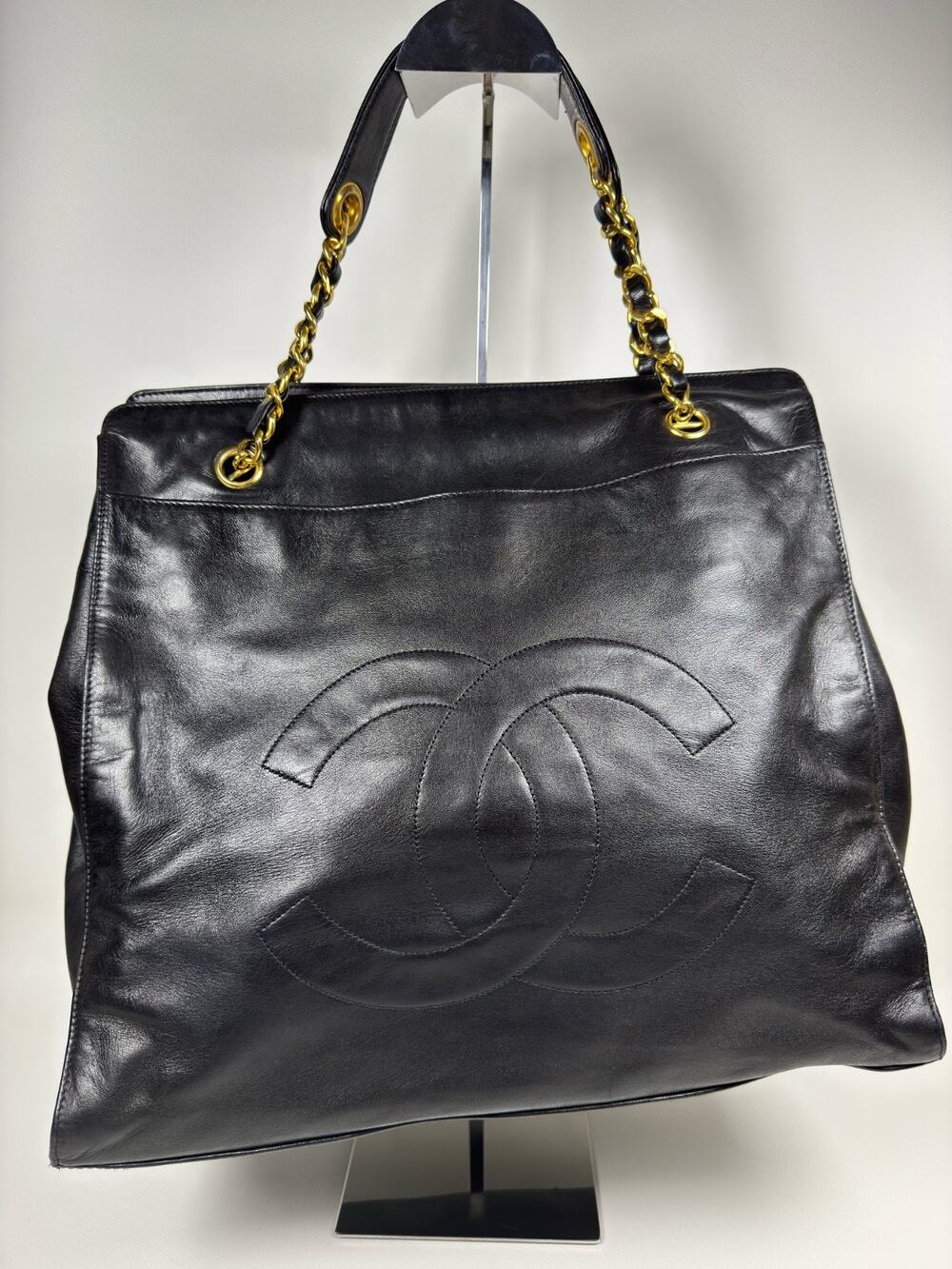 Vintage Black Chanel Timeless CC Chain Lambskin Tote bag Gold hardware LG In USA